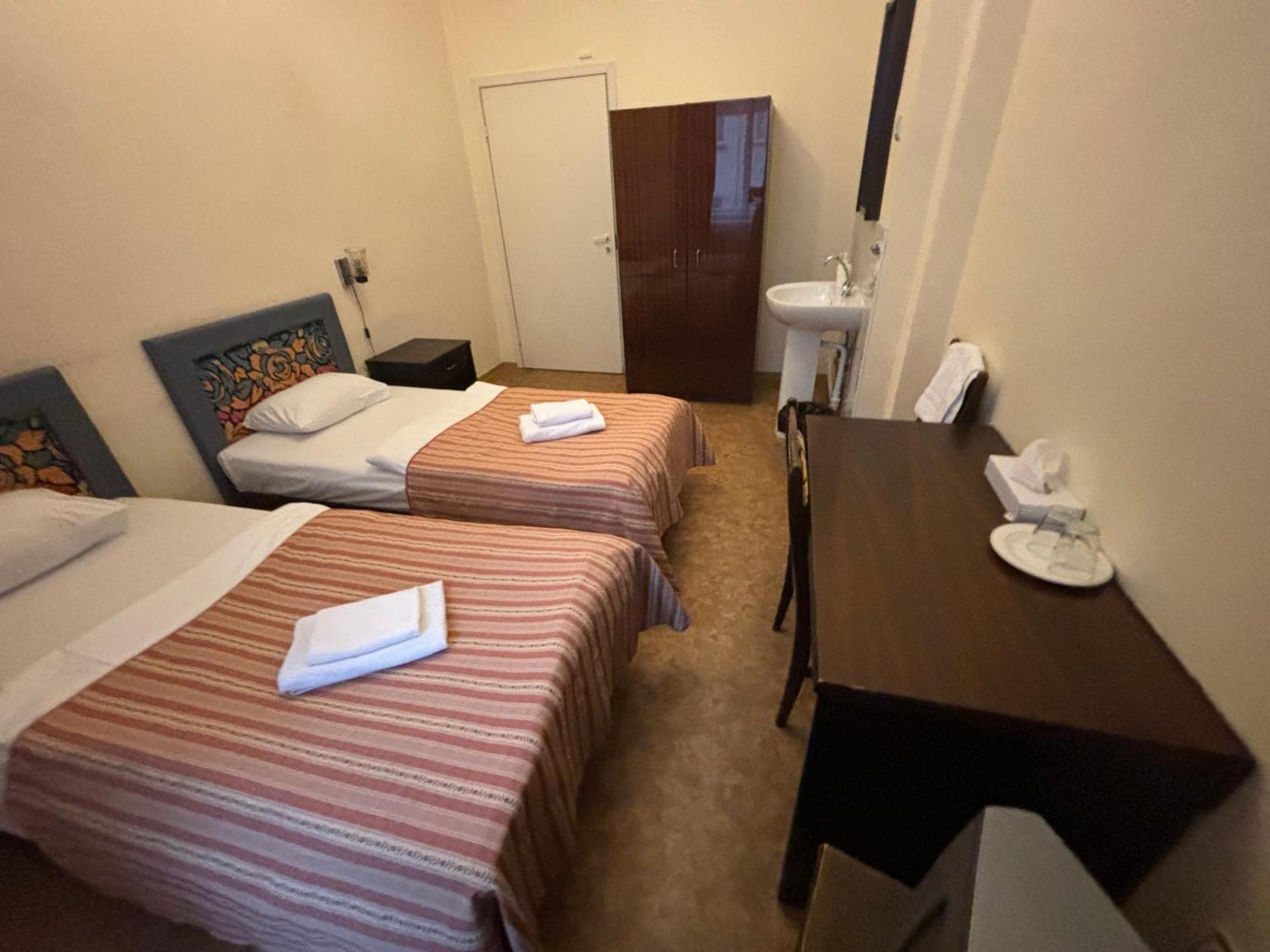 Hostel Viktorija With Private Rooms 리가 외부 사진