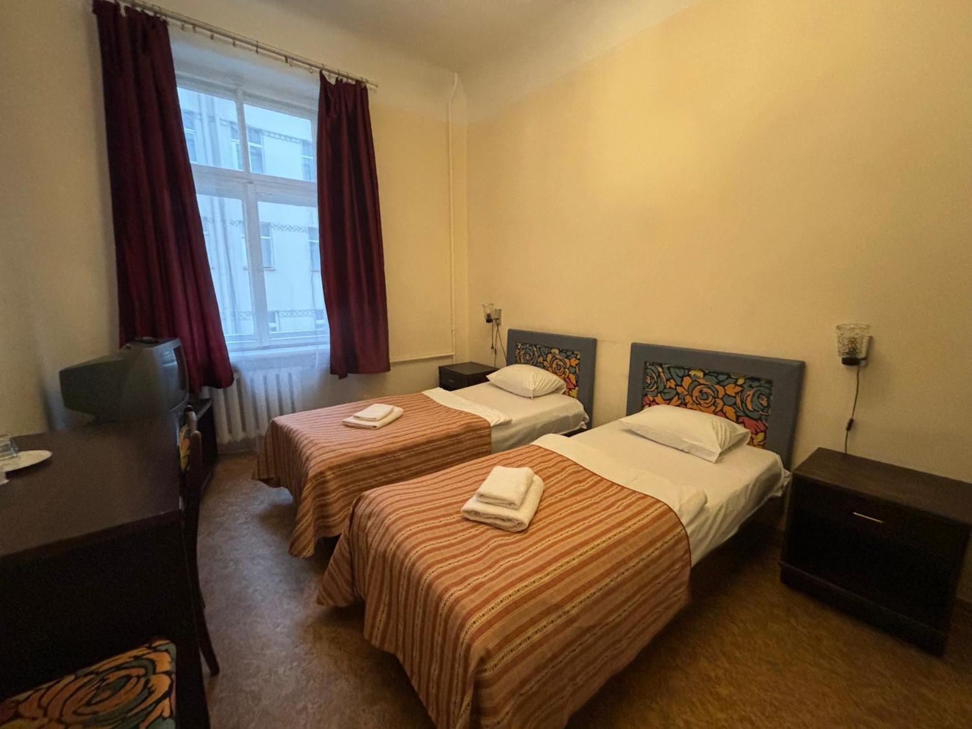 Hostel Viktorija With Private Rooms 리가 외부 사진